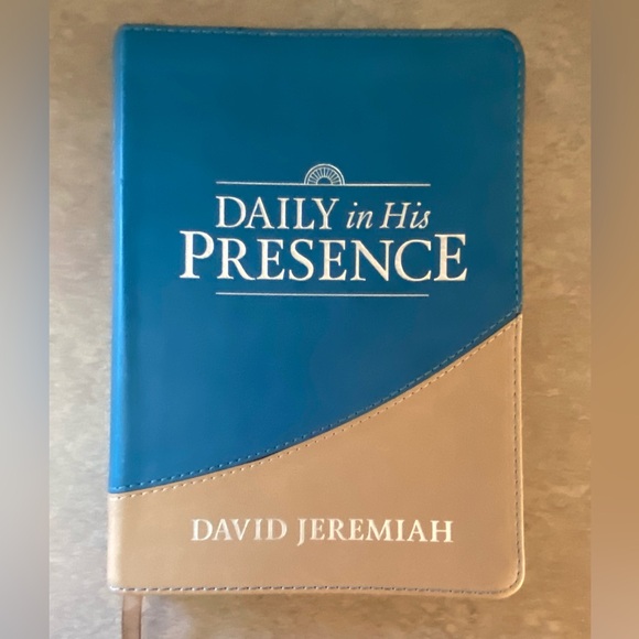 Other - 🛍️3 for $20🛍️ Daily In His Presence Devotional by David Jeremiah